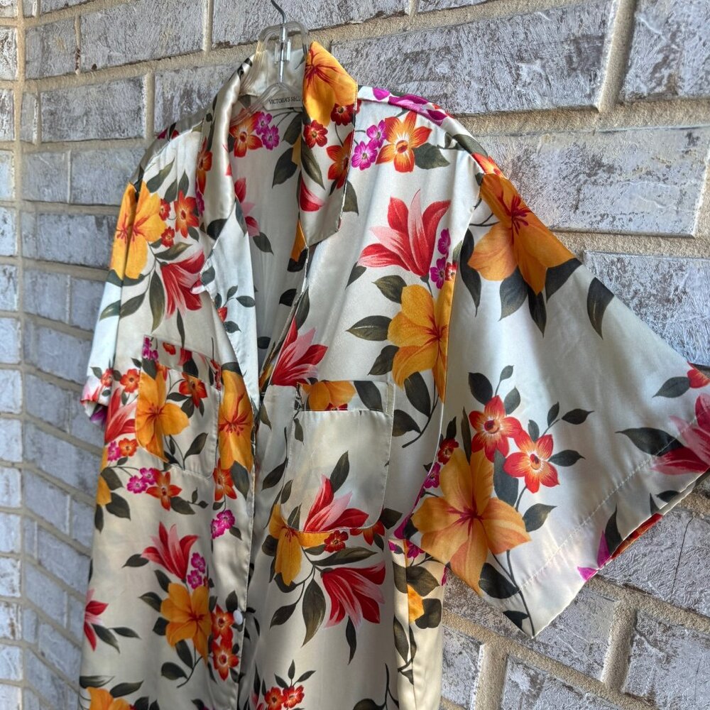 Victoria's Secret Vintage Short Sleeve Button Front Satin Sleep Shirt Size L. - Picture 4 of 10
